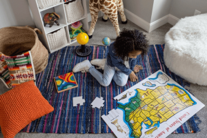 kid playing with a US state map puzzle